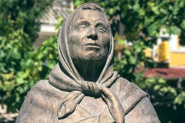 statua baba vanga