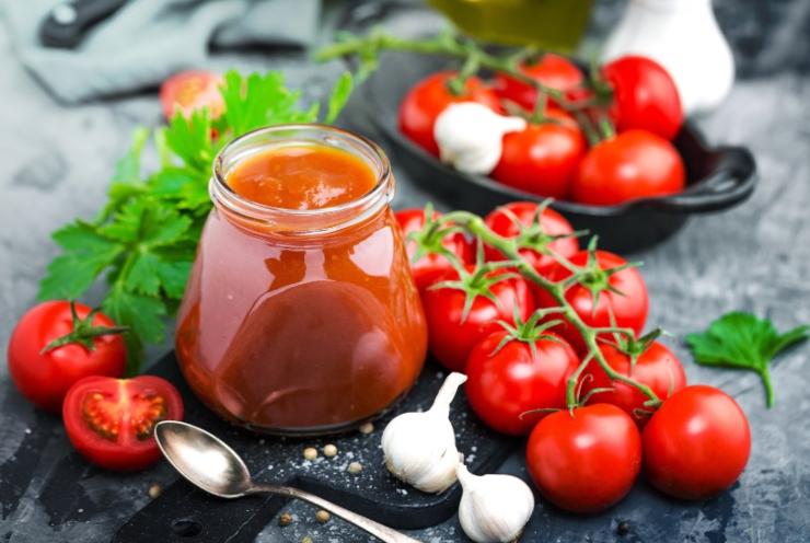 Passata di pomodoro e pomodorini freschi 